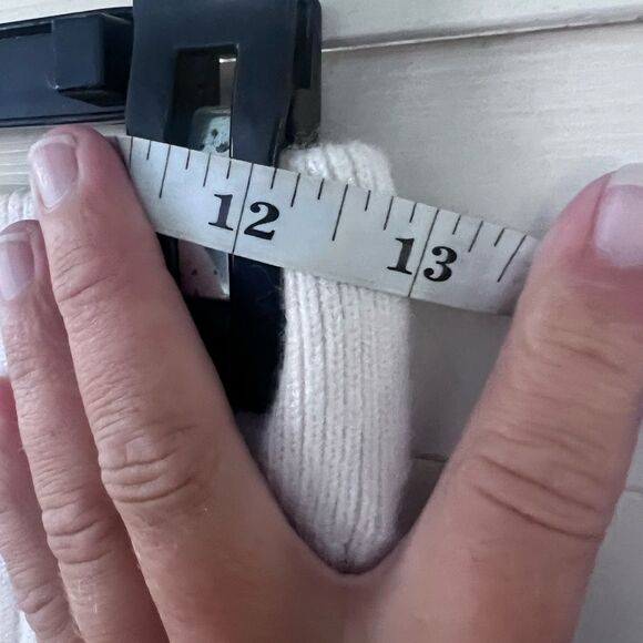 Elegant White Button-Down Skirt - Picture 7 of 9